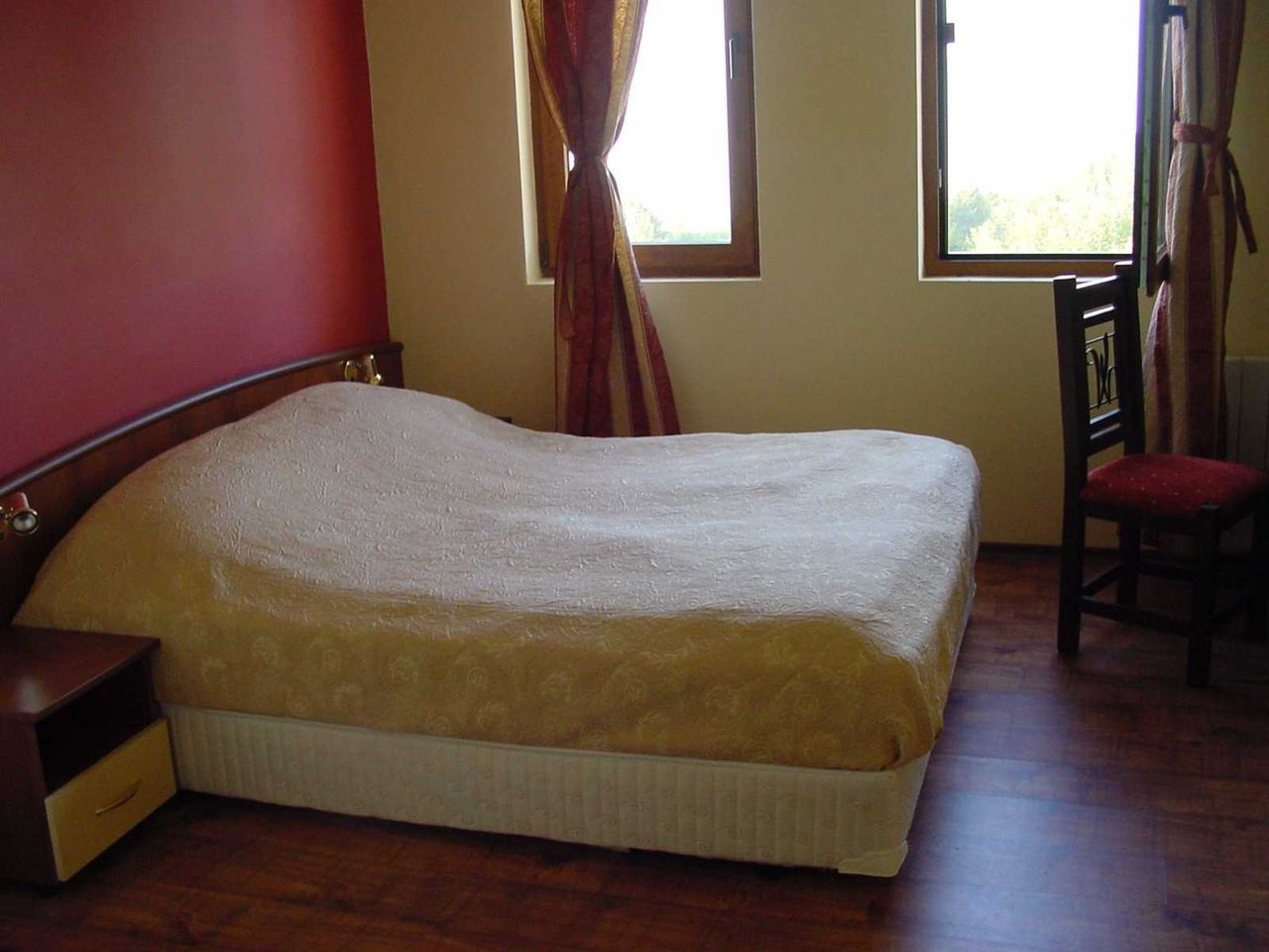 Продава се Хотел в с. Бойково, Област Пловдив - 1100 кв.м за 1228 €/кв.м - Снимка #7