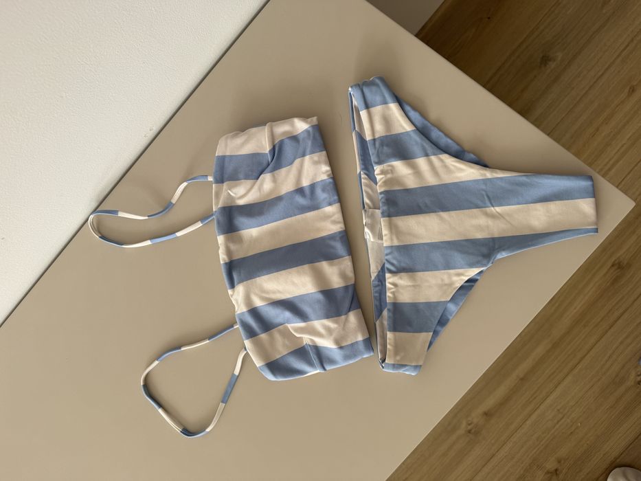 Нов красив разделен Брутален синьо бял бански горнище и долнище