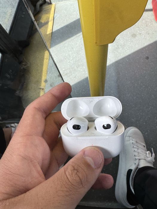 airpods 3……………..