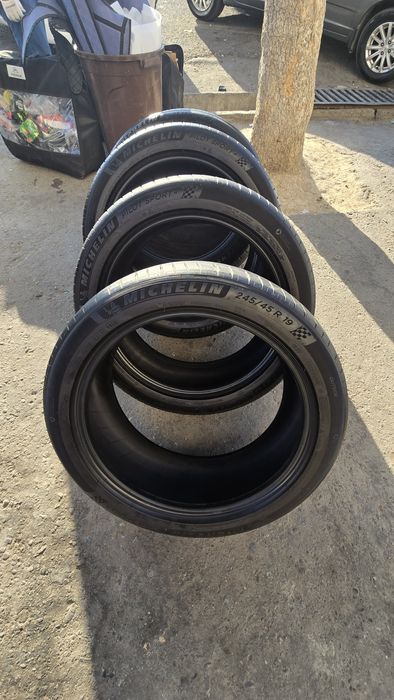 245/45/R19 Michelin pilot sport⁴
