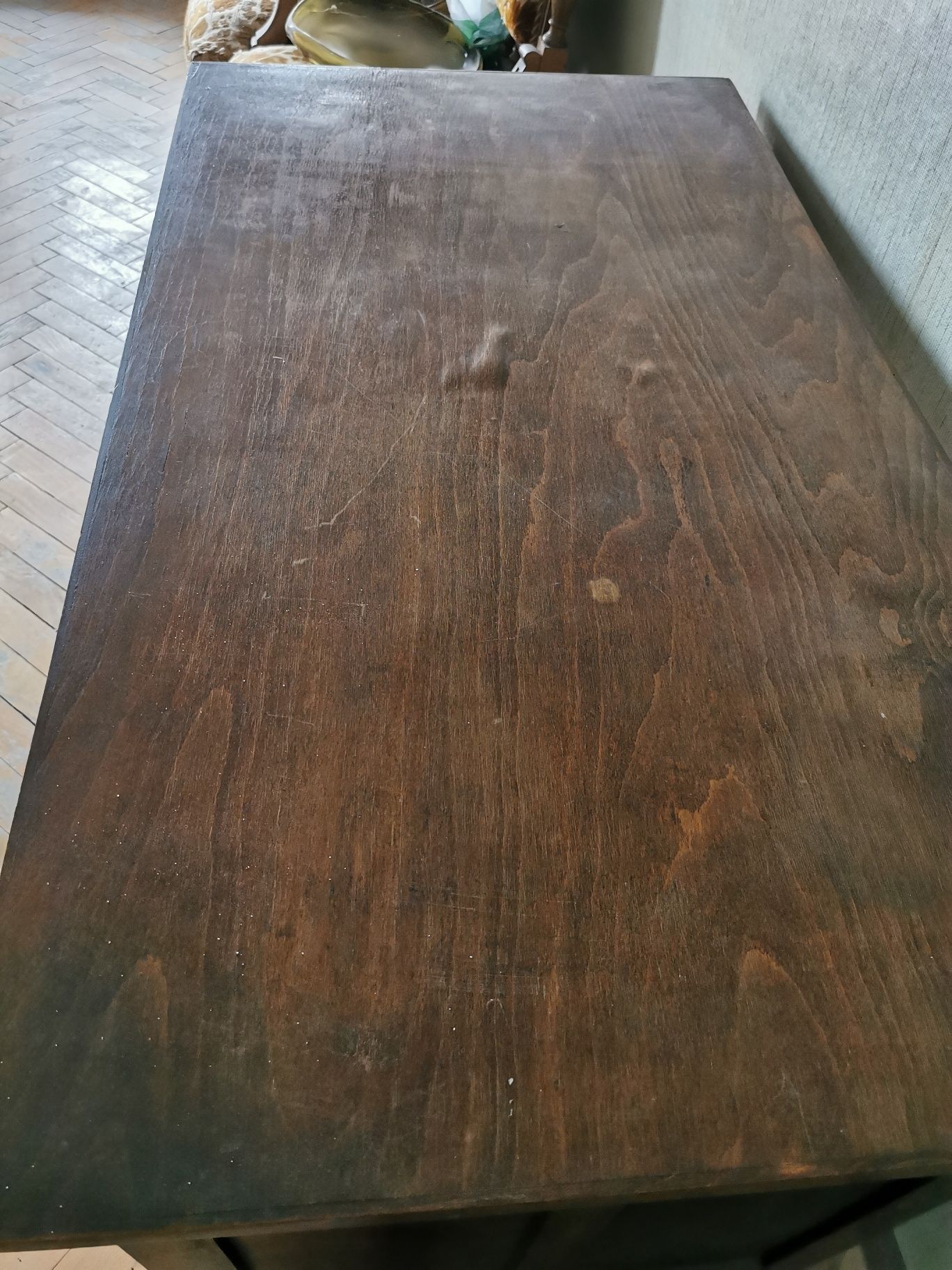 Дървено старнно бюро