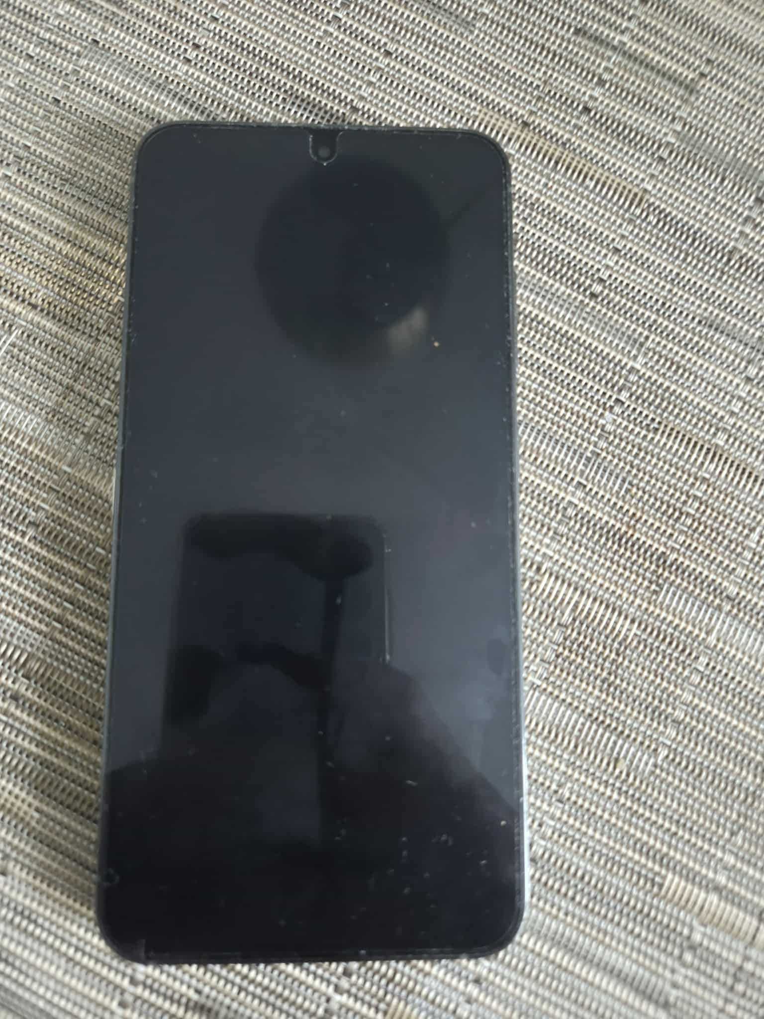 Продавам Samsung S23