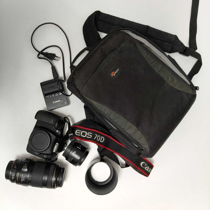 Aparat DSLR Canon EOS 70D + obiectiv 50mm 1:1.8 si 70-300 mm 1:4-5.6