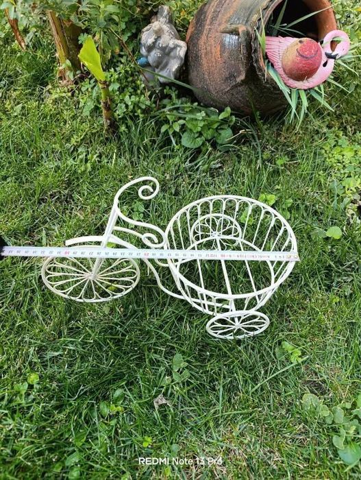 Метална поставка за кашпа