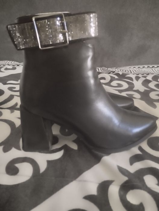 Одевала один раз,почти новая