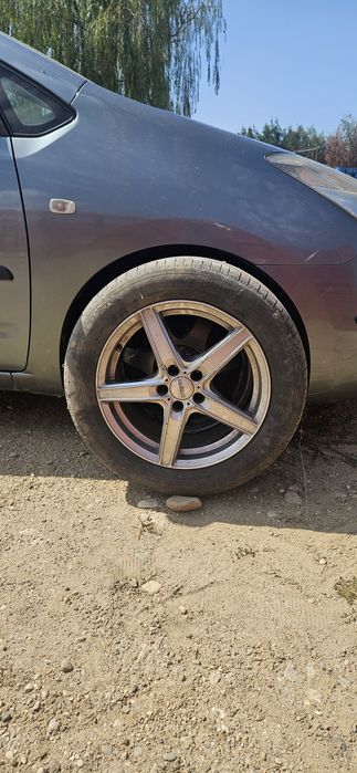 Toyota prius gen2