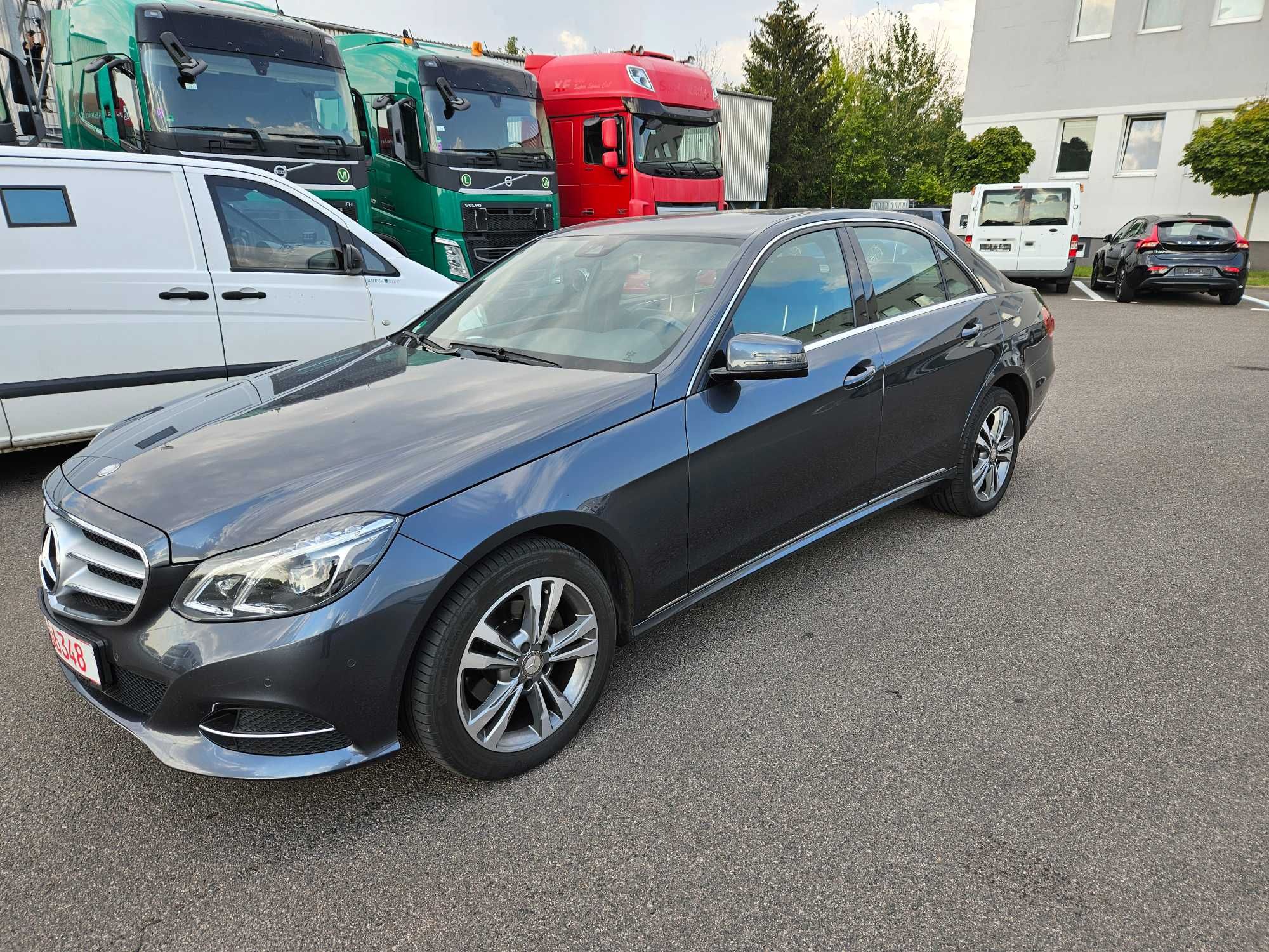 Mercedes Benz Avangarde E 200 CGI 2014 impecabil