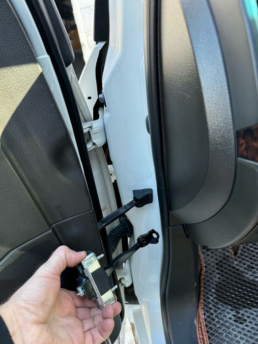 Ограничитель двери Тойота Прадо 120 gx470