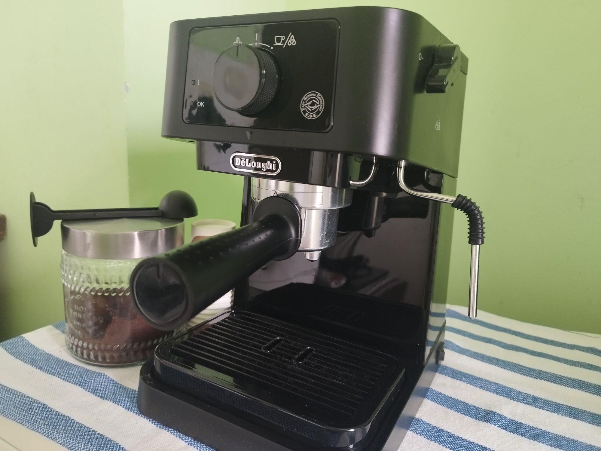 Кафемашина DeLonghi EC230.BK