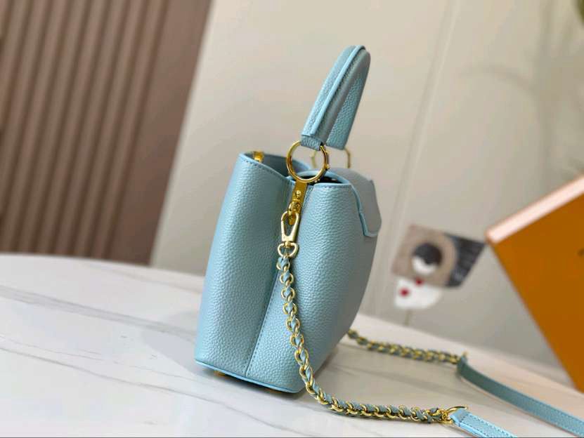 Geanta Louis Vuitton Capucines piele pe stoc