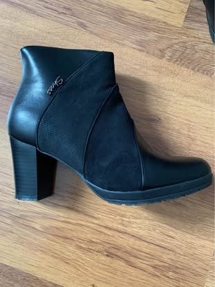 Елегантни дамски боти