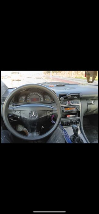 Vând s-au schimb mercedes c 180