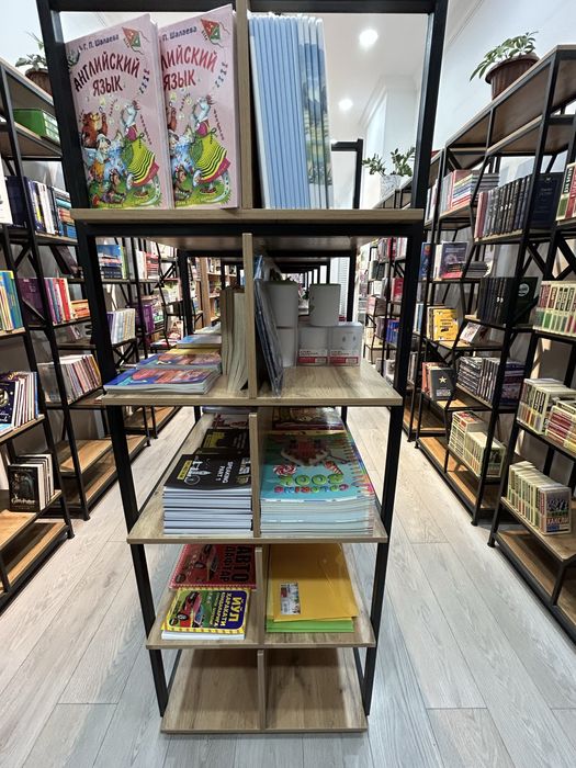 Современный стильный стелаж