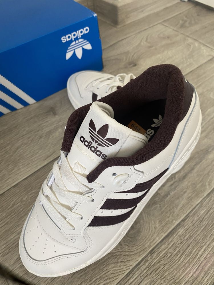 Adidas Rivalry Low оригинални обувки размер 40