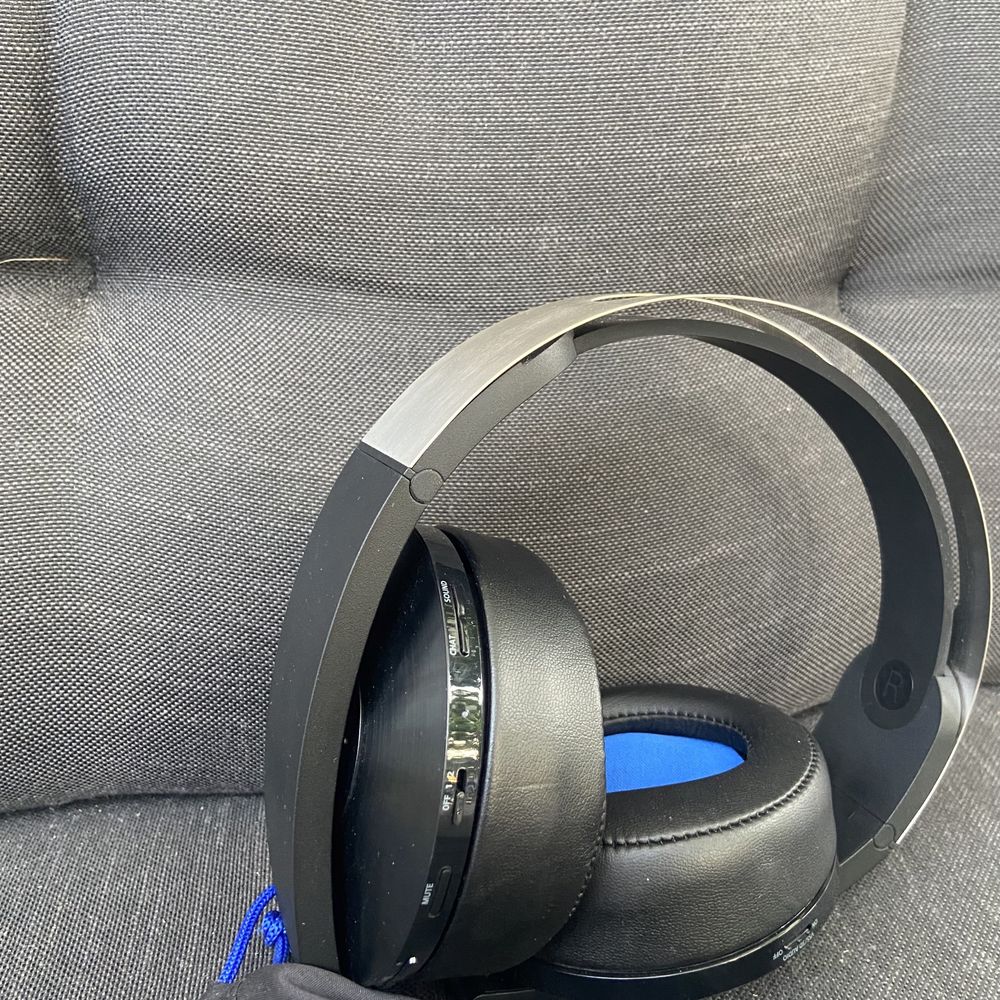Sony PS4 Platinum Wireless Headset – отлично състояние