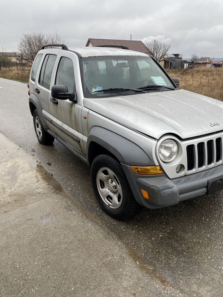 Dezmembrez jeep cherokee din 2006 motor 2.8 crd