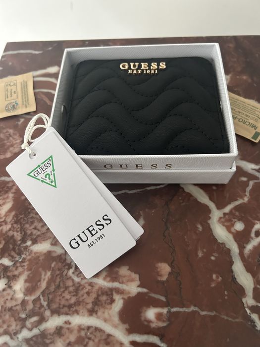 Ново дамско портмоне Guess