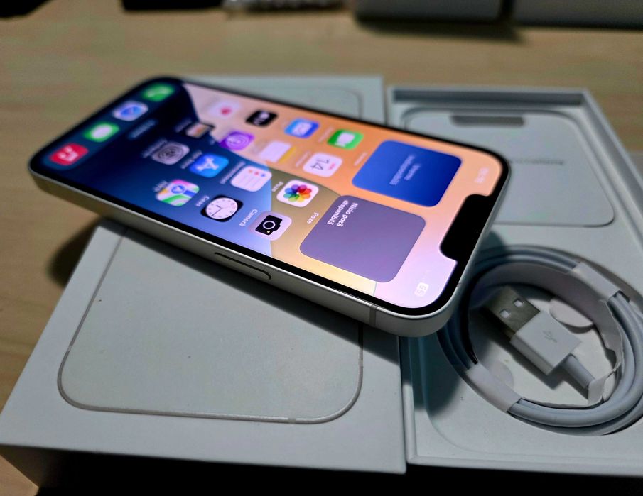 iPHONE 13, 5g.Ca din magazin.10/10  !!.Alb !.Pachet complet.Husa