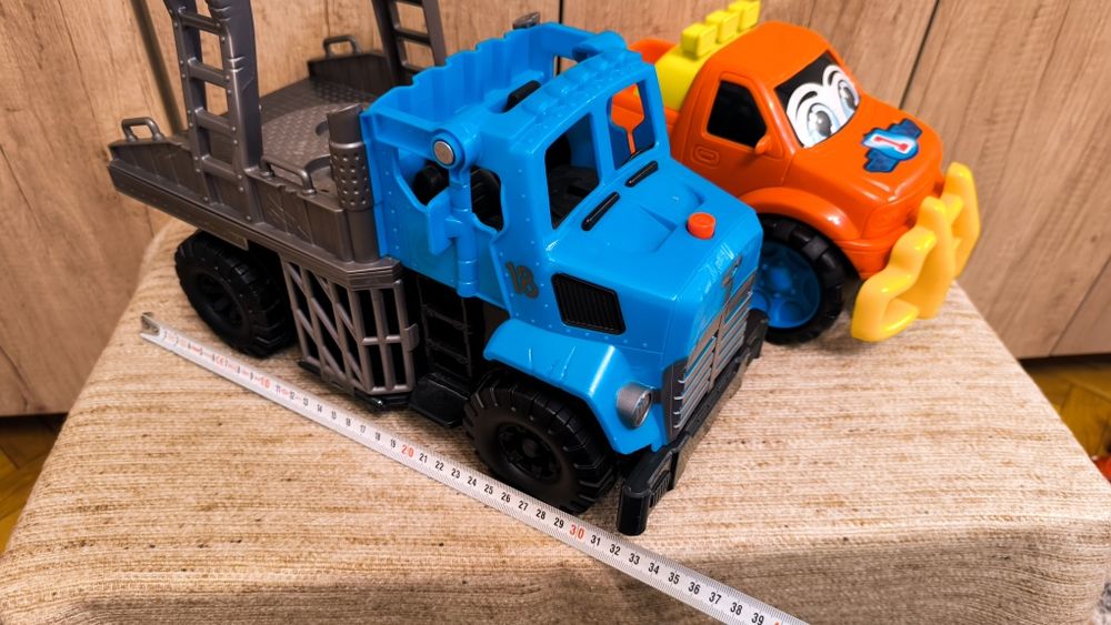 Lot 2 masini dimensiuni mari