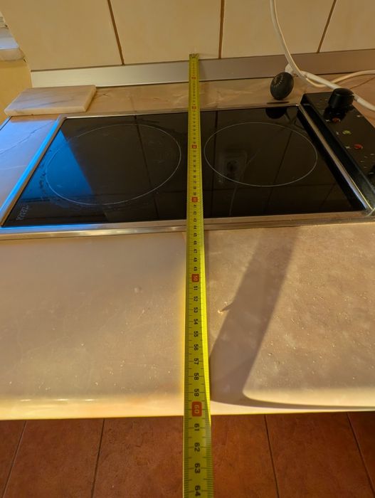 Mobila bucătărie, hota și plita mica