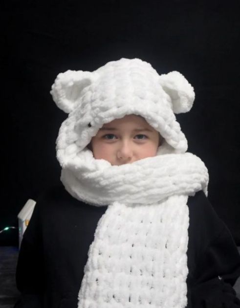 Вязанные шапки, шарфы