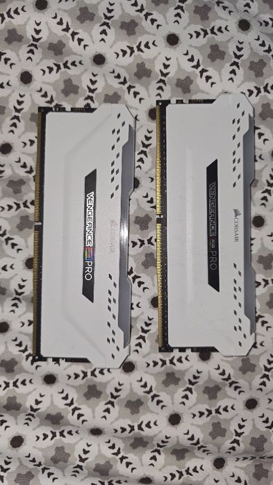 Memorie RAM Corsair Vengeance Pro - Alb