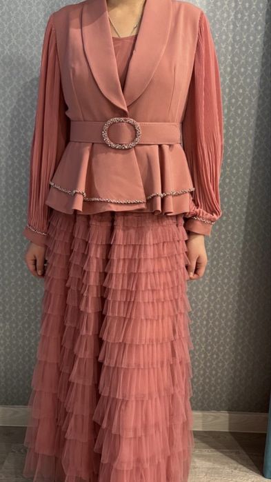 Продам костюм вечерний, 48й размер