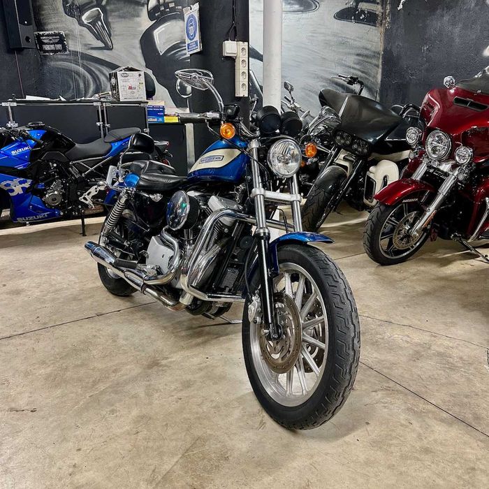 DE VÂNZARE: Harley-Davidson Sportster Roadster XL 1200 R