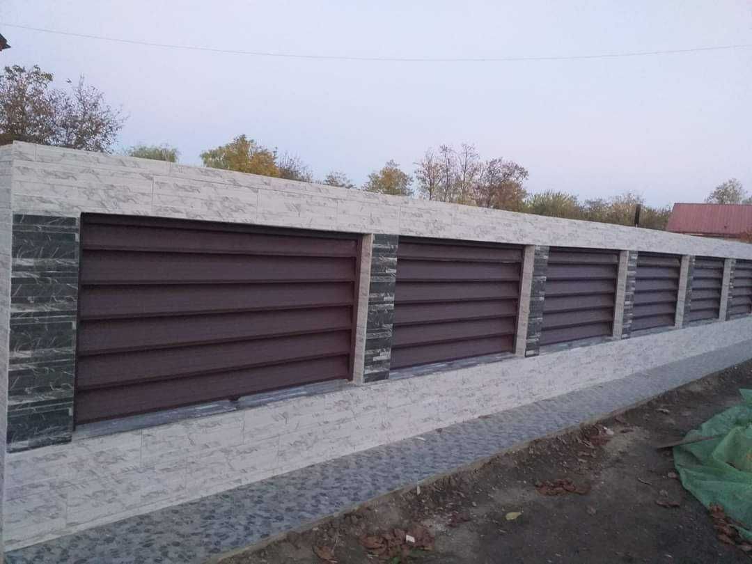 Constructii garduri din sipca metalica, jaluzele, BCA, tabla, plasa