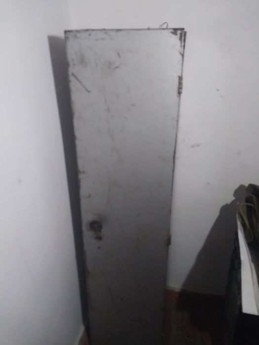 Продам сейф металлический