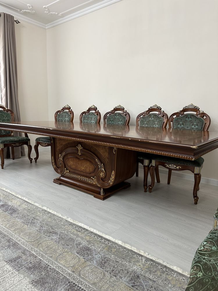 Стол и 12 стульев