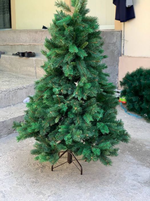 Продаються Елки и Дед мороз