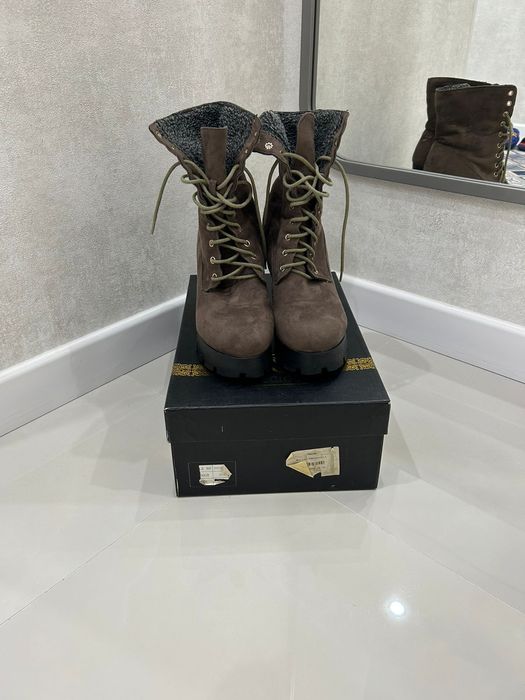 Женские зимние сапоги и другие обуви и джинсы. Все за 3000 тг