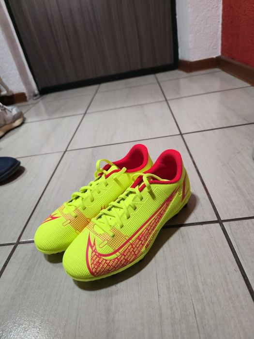 Papuci nike pentru fotbal marimea 36, pret negociabil