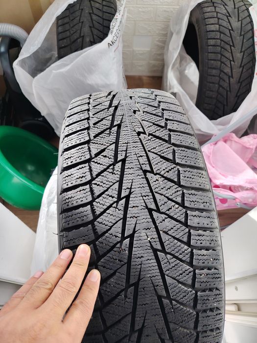 Продам зимную резину Hankok 225/45/R17