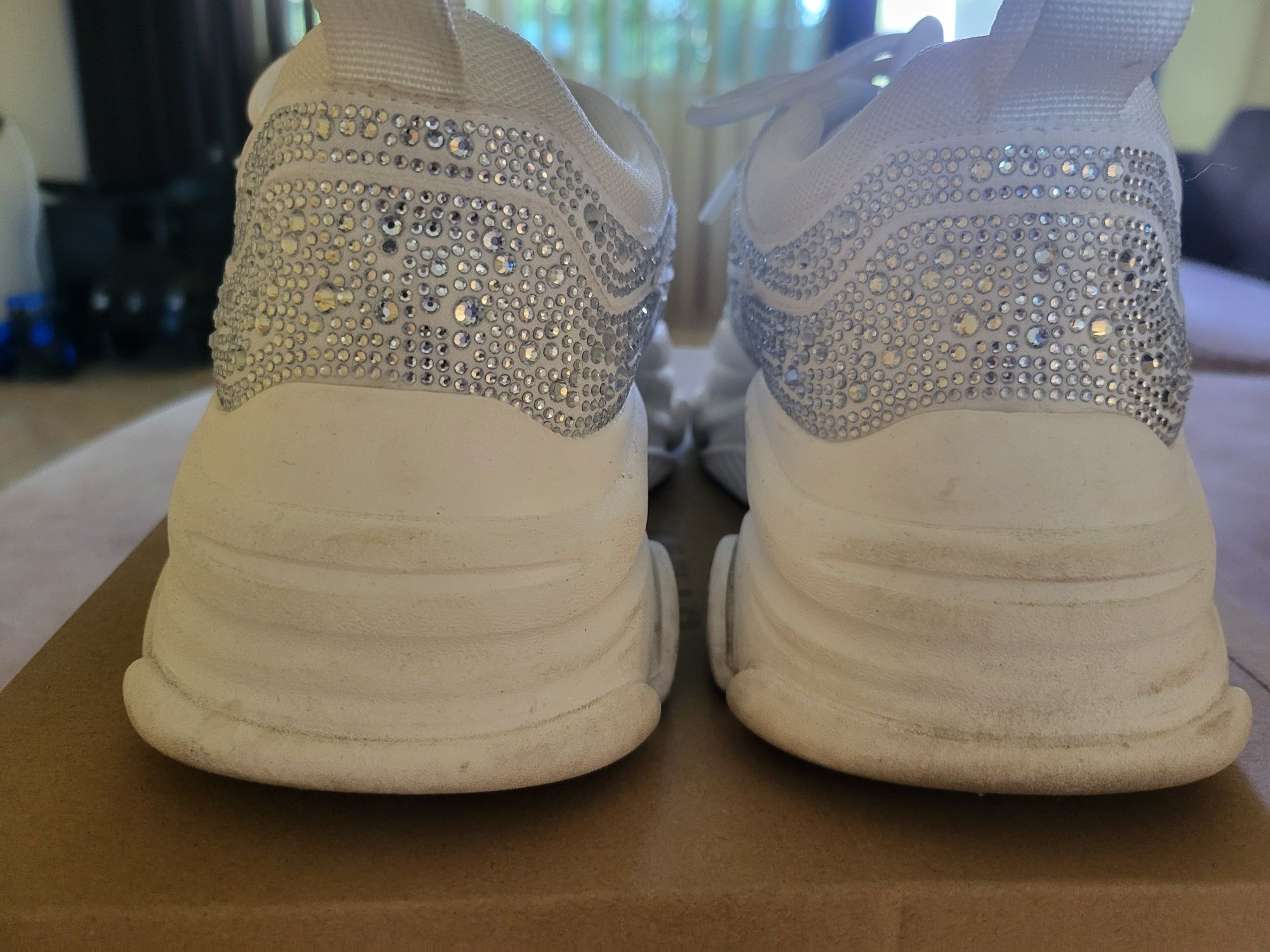 Жесток модел на Steve Madden