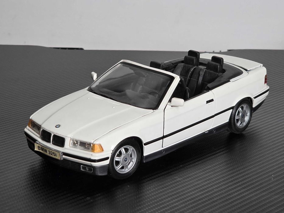 Macheta Auto 1/18 Maisto BMW 325i Alb
