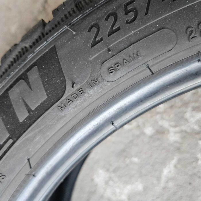 2 зимни гуми 225/45R18 Michelin Pilot Alpin 5 XL 95V M+S 3PMFS с борд