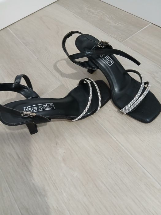 Sandale nr 36  noi fără etichetă