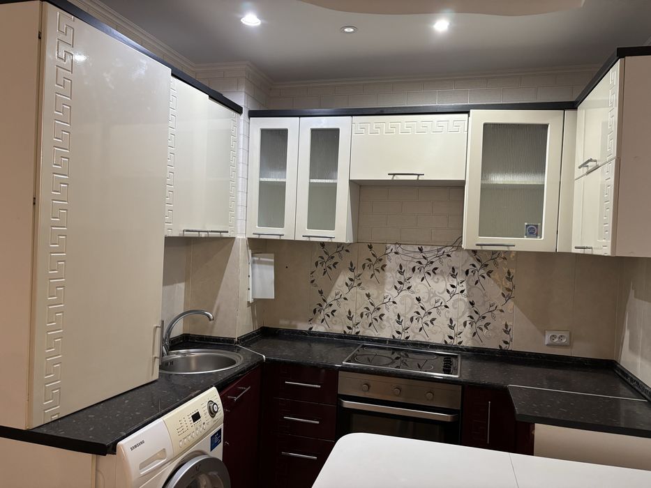 Кухонный гарнитур с плитой,духовкой