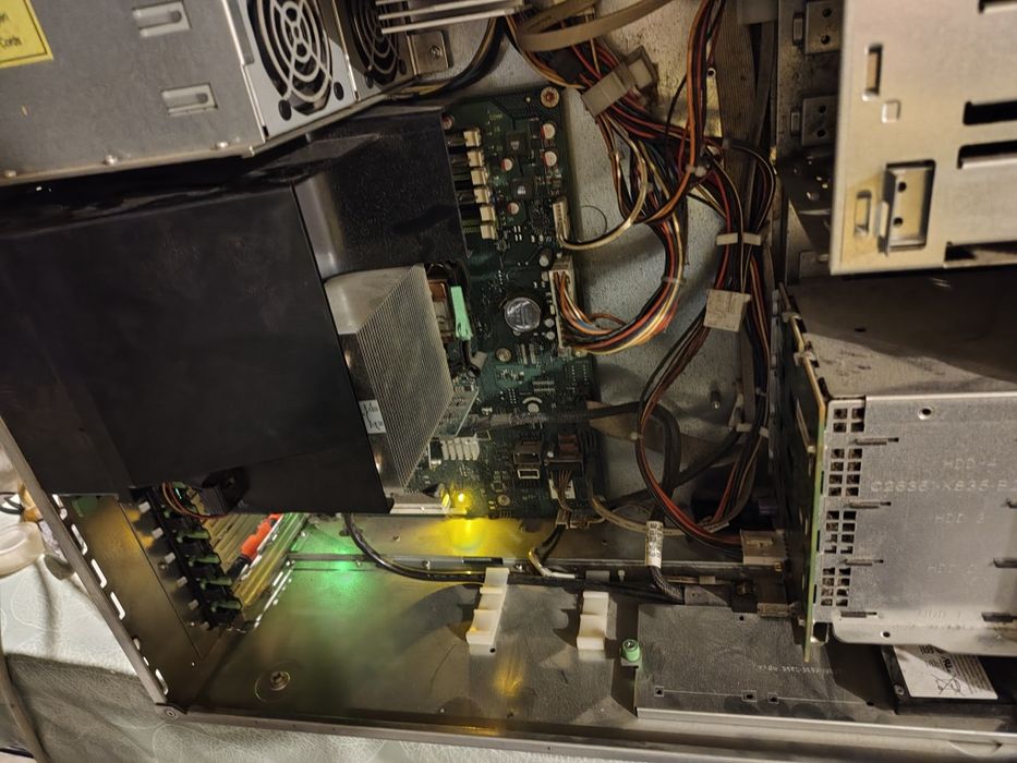 PC calculator Server Fujitsu i3 prima generație DDR3