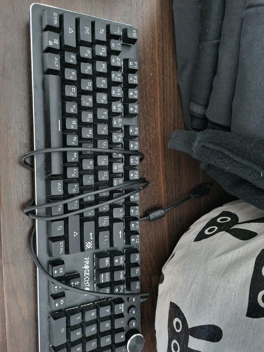 Продам клавиатуру