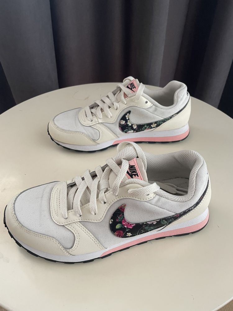 Дамски маратонки Nike 36