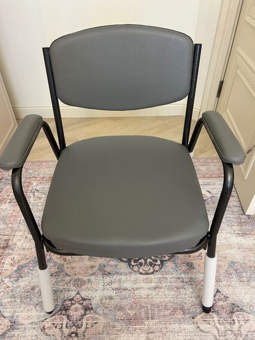 Санитарный гигиенический стул