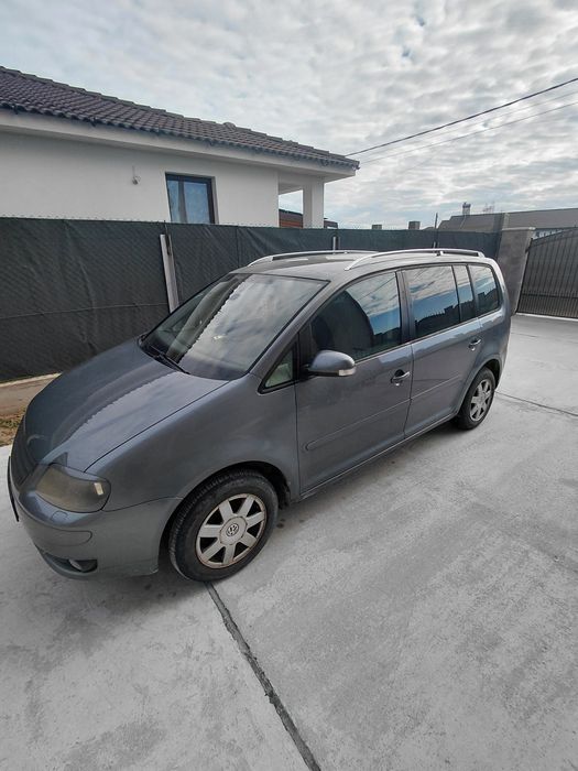Vând Volkswagen Touran