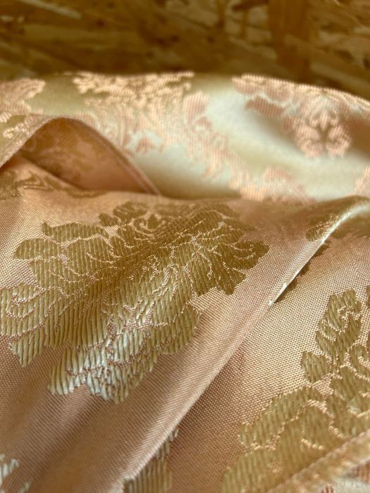 Față de masă cu două fețe