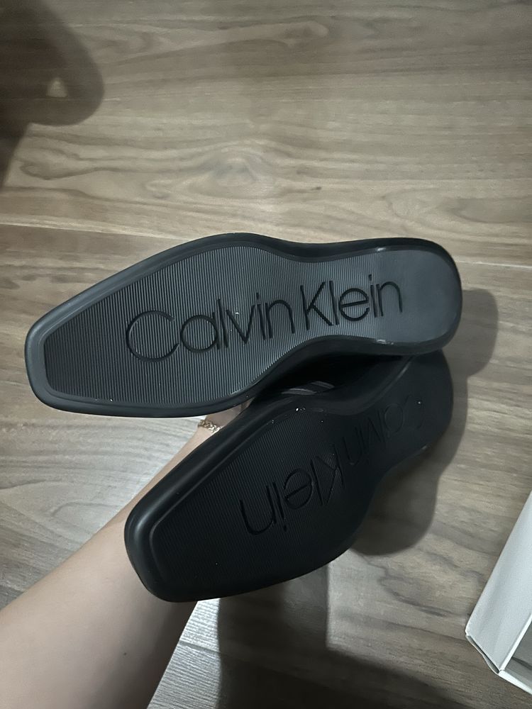 Срочно продам оригинал туфли Calvin Klein размер 41