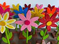 Decoratiuni...flori din lemn handmade