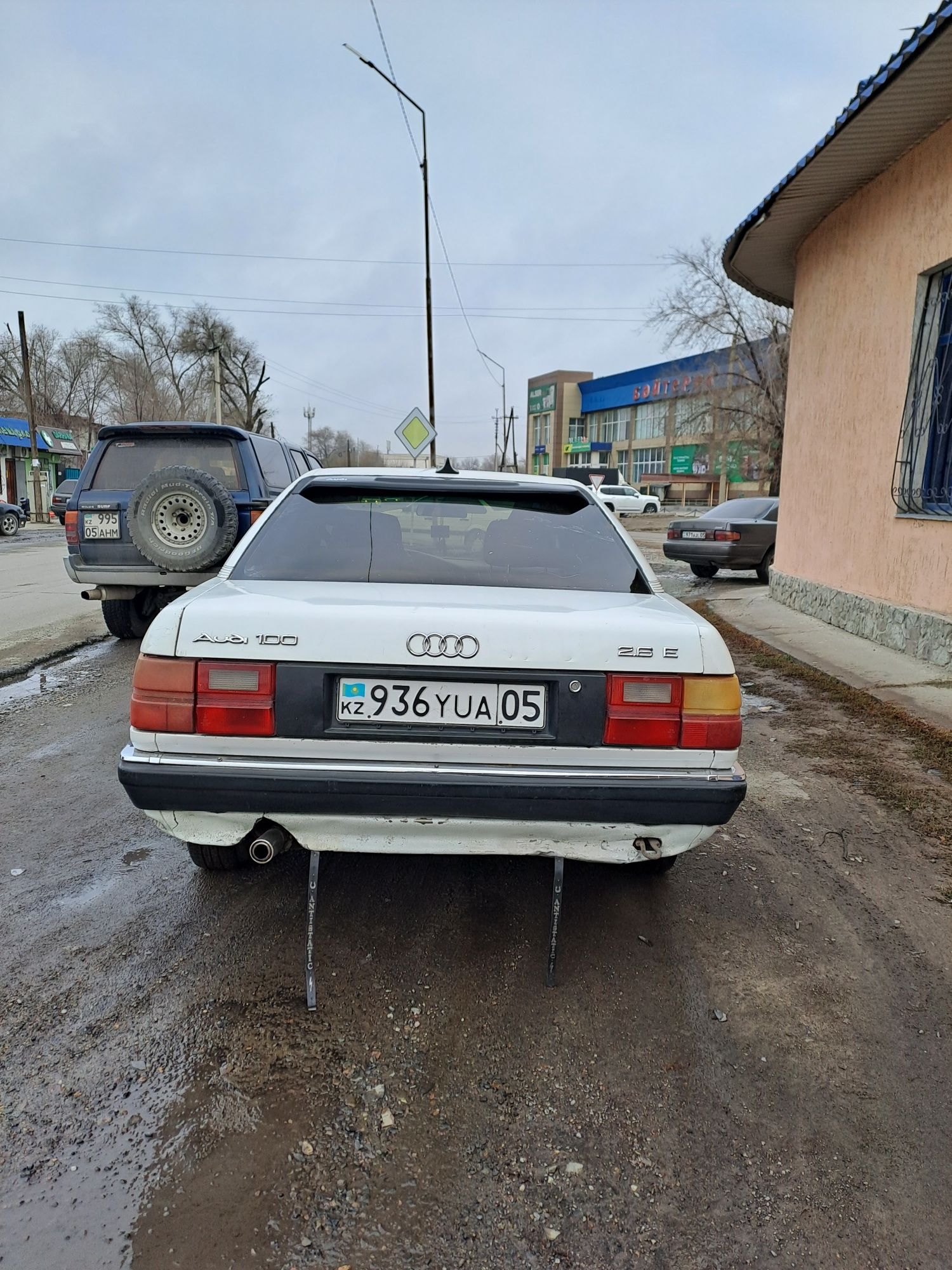Машина находится в уштобе