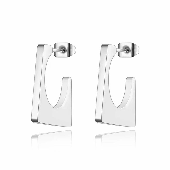 Серьги в виде геометрической фигуры